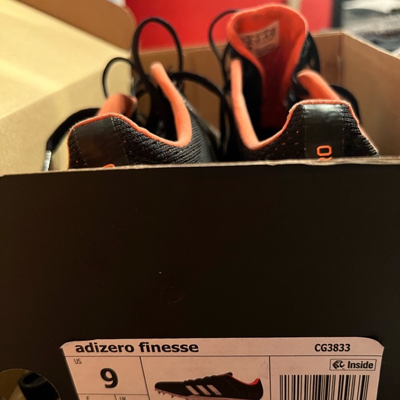 Size 9 Adizero Finesse Track Spikes - Picture 2 of 5